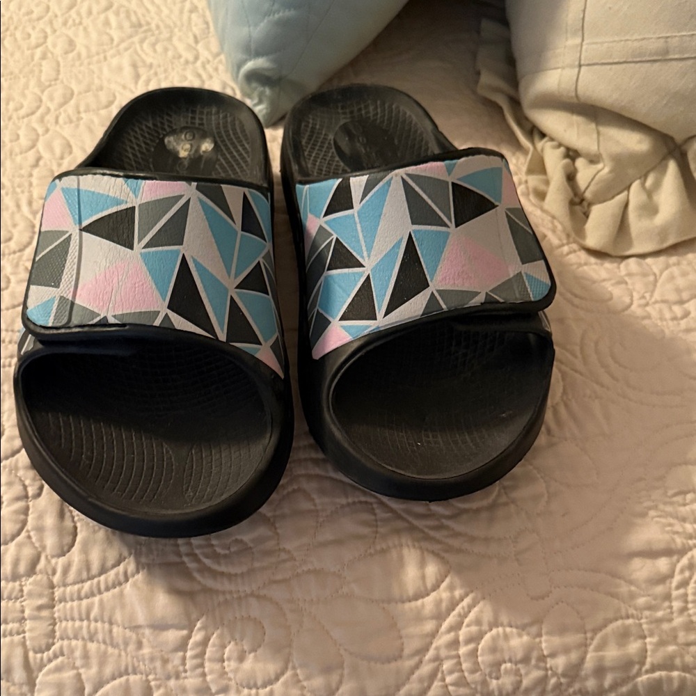 OOFOS Geometric Pattern Slide Sandals - Picture 2 of 4